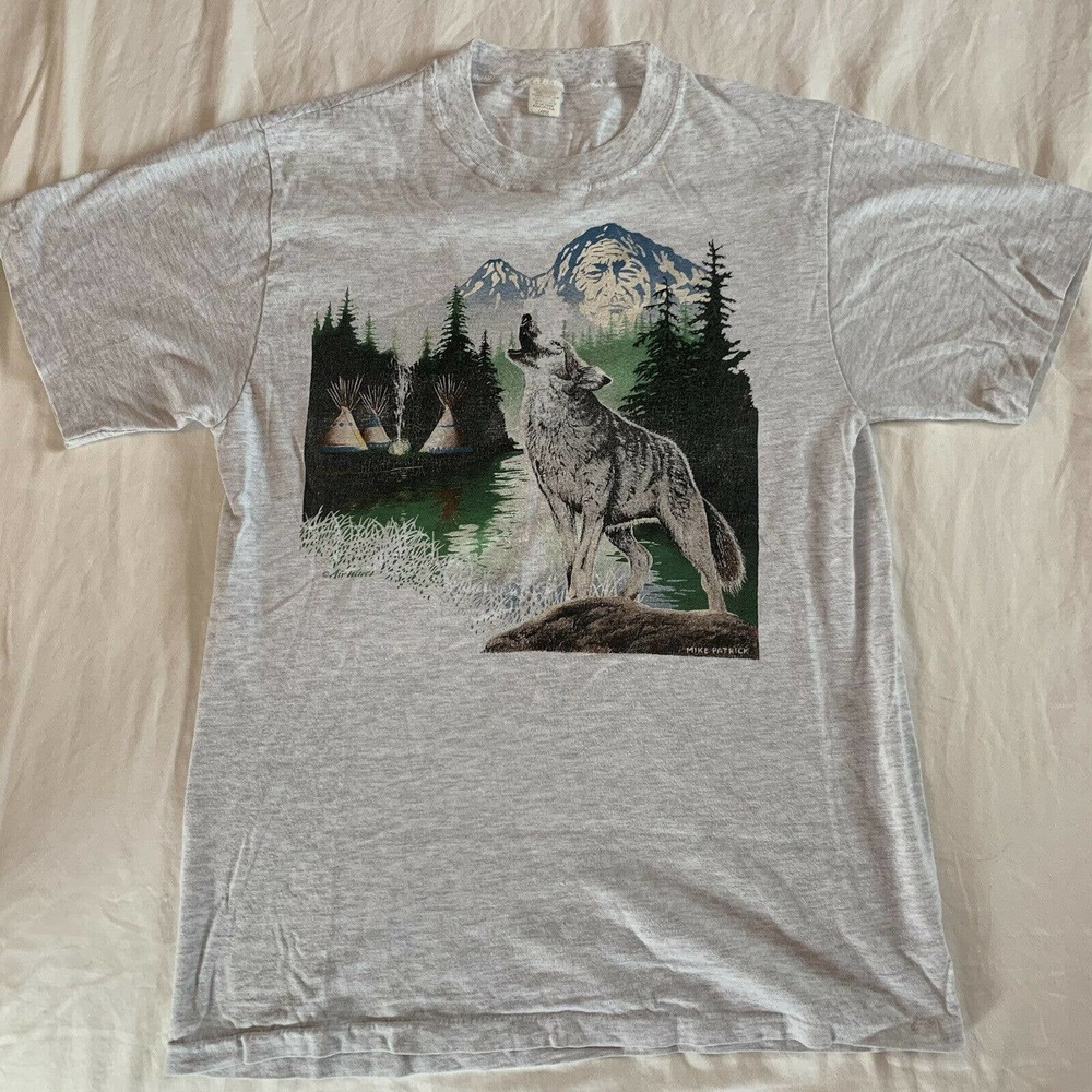 Vintage 90s Native American Wolf Graphic T-Shirt